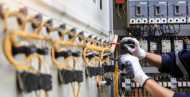 Professional Electrician technician working in Chenoweth, OR